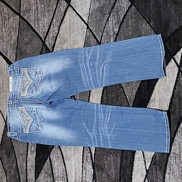 MISS ME SEQUINS EMBROIDERED MID-RISE EASY-FIT CROP DENIM JEAN - Picture 9 of 15